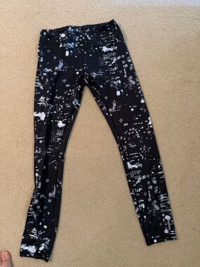 Reebok Black & White Abstract Speckle Leggings